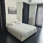 L'oiseau Du Paradis Proche Des Grands Buffets *