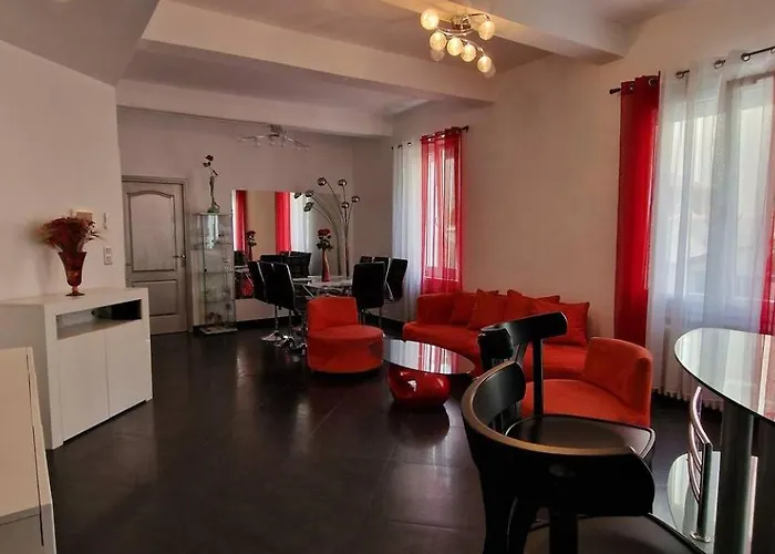 L'oiseau Du Paradis Proche Des Grands Buffets *